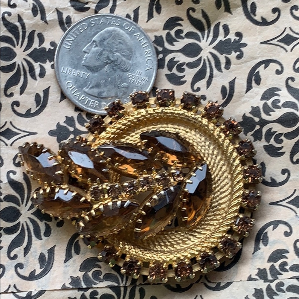 Beautiful Vintage Amber Rhinestone Brooch